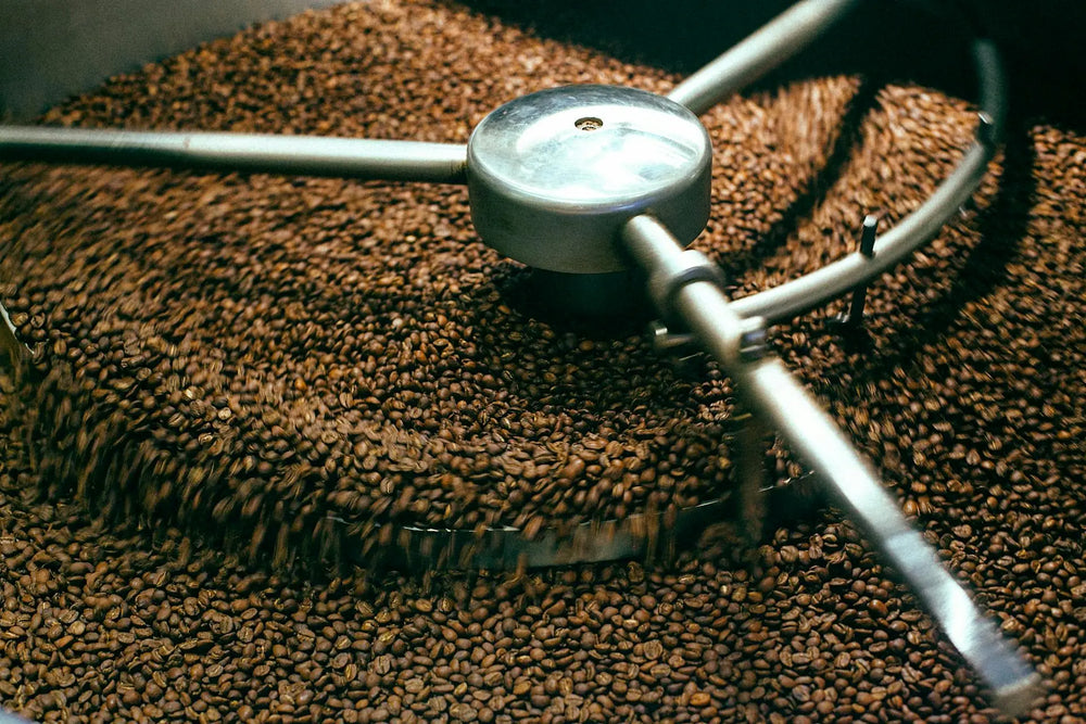 Coffee roasting process with a metal roasting paddle in action